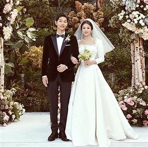 dior wedding dress song hye kyo|Christian Dior Reveals How Song Hye Kyo's Wedding Dress Was .